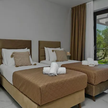 Johnny's White Luxury Villa Planos
