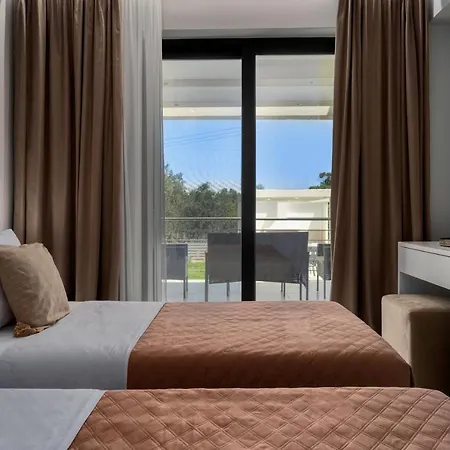 Villa Johnny's White Luxury Planos