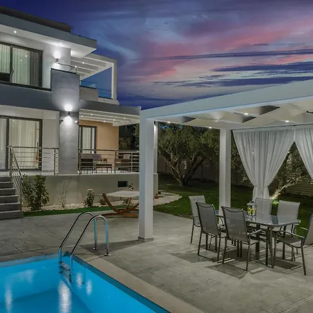 Johnny's White Luxury Villa Planos