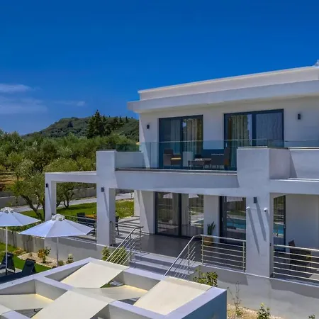 Βίλα Johnny's White Luxury Τσιλιβί