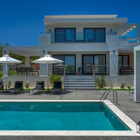 Johnny's White Luxury Τσιλιβί